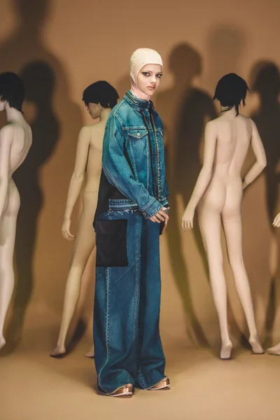 Look 25